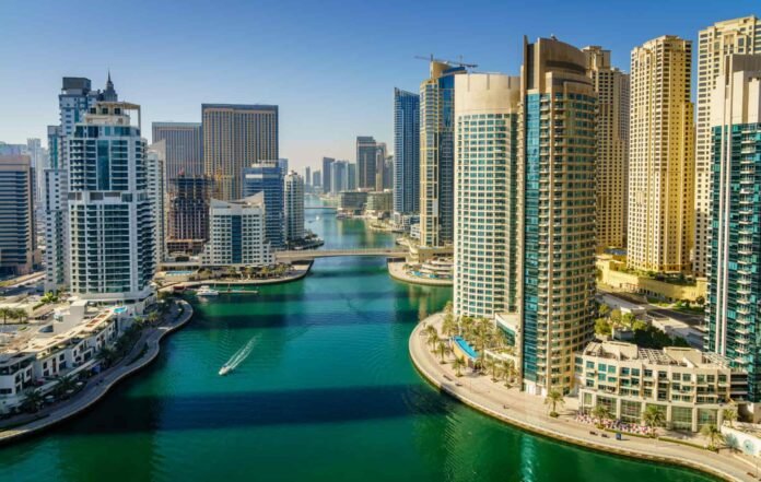 متحدہ عرب امارات میں رہنے والے غیر ملکیوں کے لیے ویزا فری انٹری . سرفہرست 8 ممالک کا جامع جائزہ